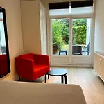 2 Bedroom Apartment With Garden Close To Station