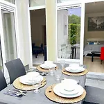 2 Bedroom Apartment With Garden Close To Station
